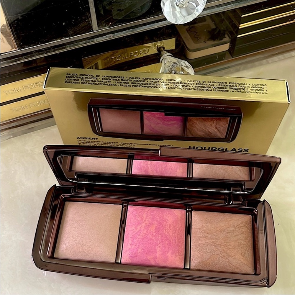 Hourglass Ambient Lighting Essentials Face Palette